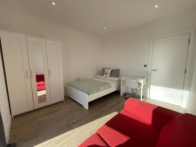 🏷️ £1,000 | Double Room + Juliette Balcony | Beck Main Photo
