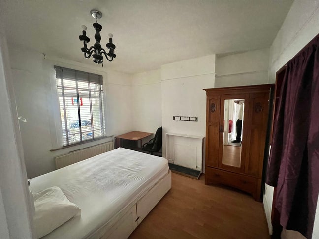 2 Double large room for rent  Main Photo