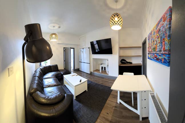 ⭐Social Double Rooms in Renovated Prof. House NE6 Main Photo