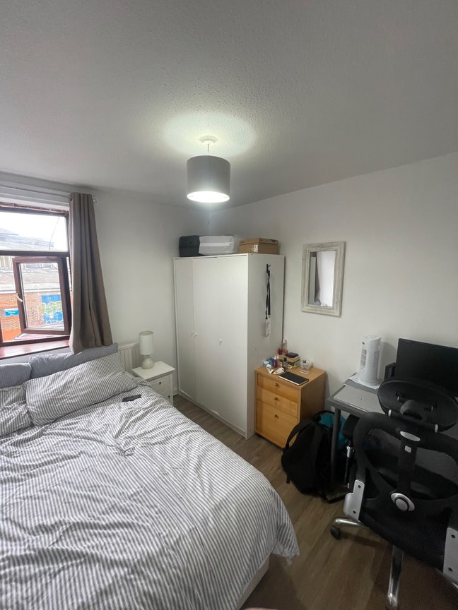 Double bedroom in sociable 6 bed house! Main Photo