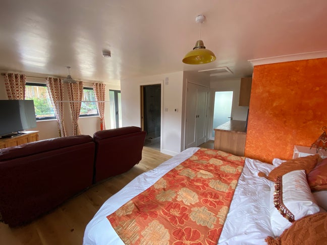 Large Double annexe with en suite Main Photo