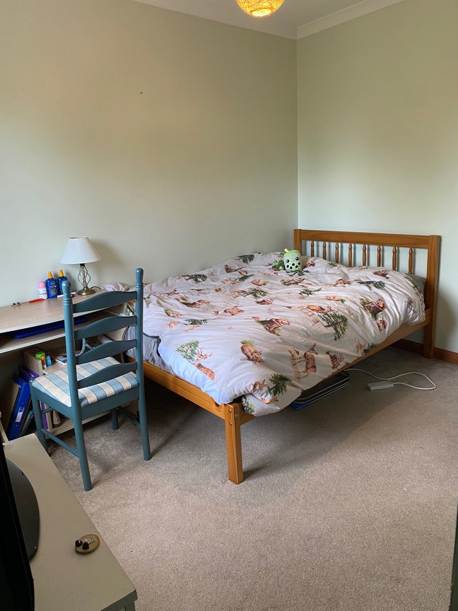 1 room available for female house share  Main Photo