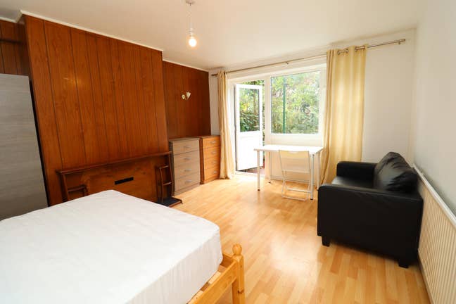 Cheapest Couple Room in the Area - Book Now!! Main Photo
