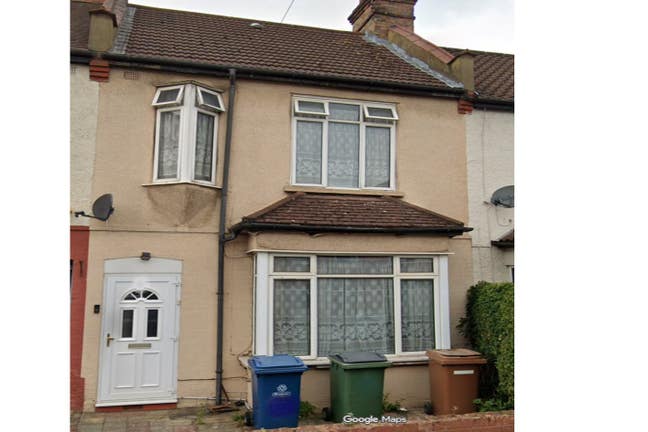 5-bedroom house available to rent in harrow HA Main Photo