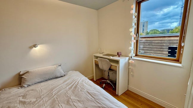 Private area, own bathroom – Camden NW1 Main Photo