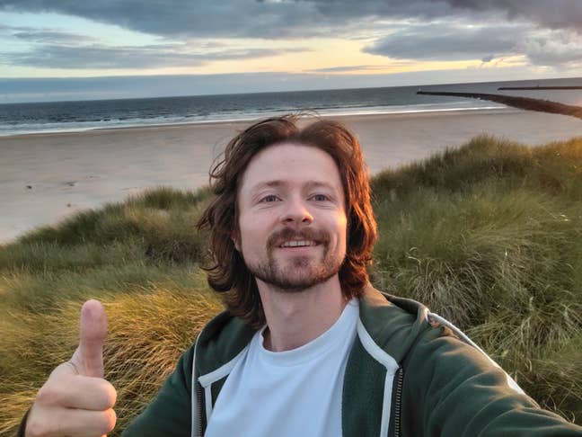 Professional Male seeks a single or double room Main Photo