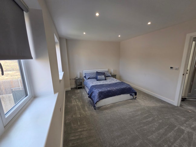 Massive Double Bedroom with private bathroom Main Photo