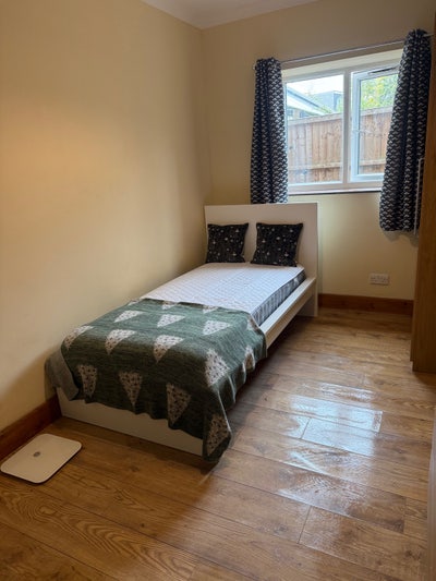 Clean bright furnished room - small clean house Main Photo