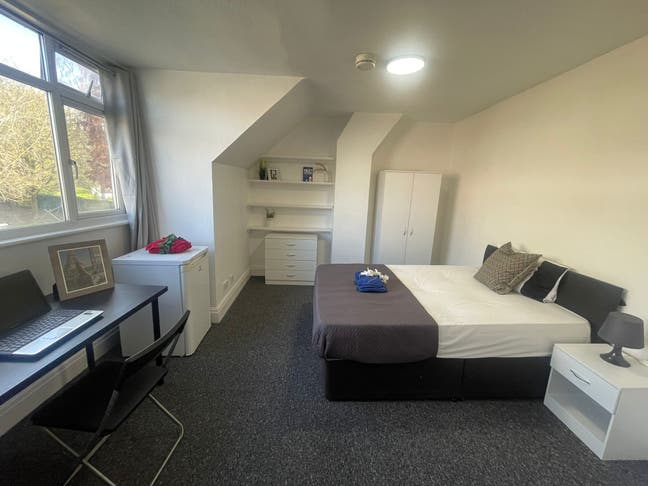 Spacious Double Room in Town Centre Main Photo