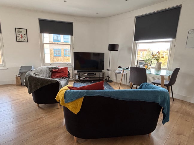 Large Furnished Room Available in Denmark Hill Main Photo