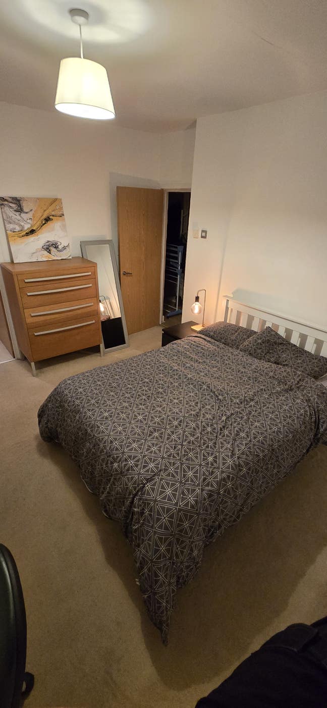 Double Room with Ensuite in 2 Bed Flat Main Photo