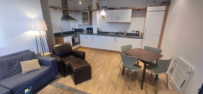 Double Room with Ensuite in 2 Bed Flat Main Photo