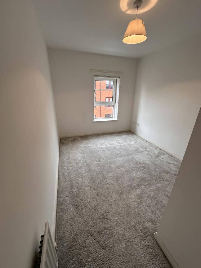 Double bedroom in west end student flat  Main Photo