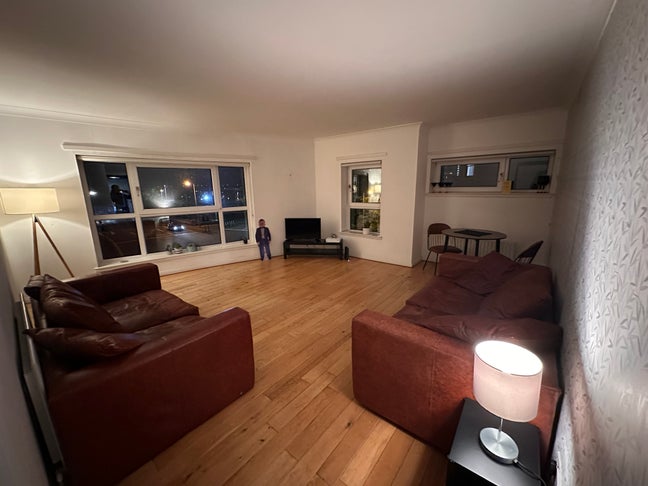 Double bedroom in west end student flat  Main Photo