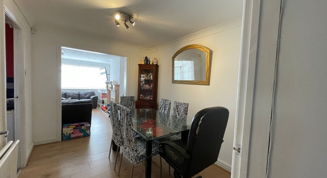 Furnished double bedroom with ensuit available  Main Photo