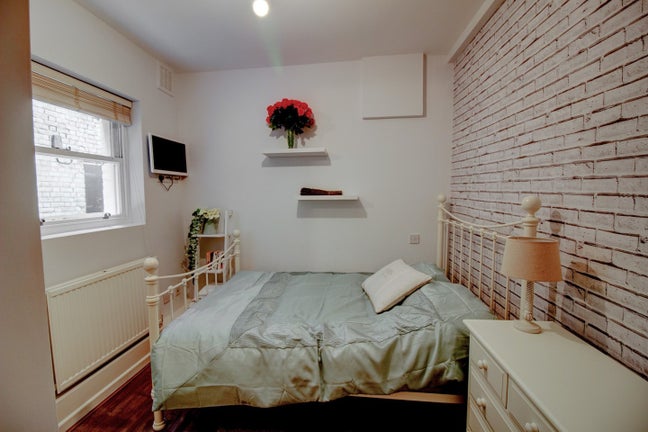1 Dbl Rm in NW2 w/own bathroom  Main Photo
