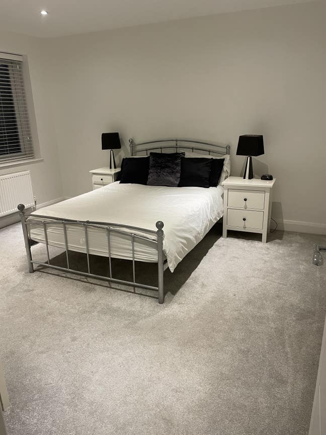 Large one bedroom to rent, separate bathroom inc Main Photo