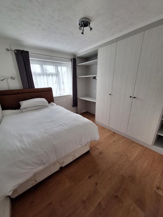 Large spacious furnished double  bedroom Main Photo