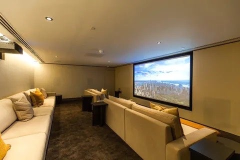 M1 Oxygen Tower Flatmate needed Main Photo