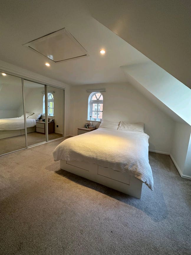 Spacious King Loft Room – Peaceful Brandon Groves Main Photo