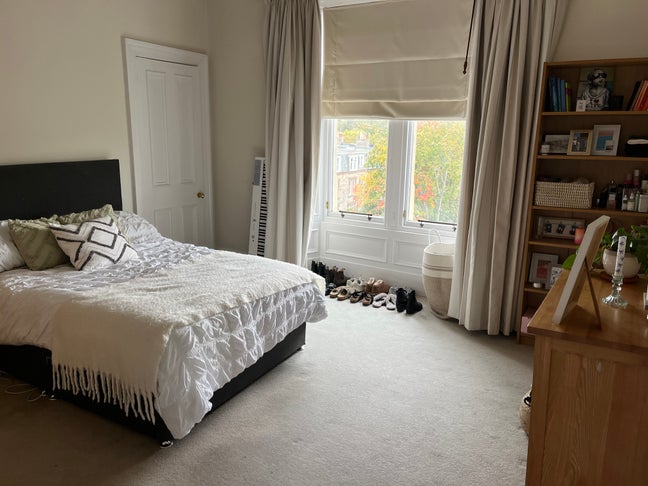 Large Double Room in Female Flat (Bills Inc) Main Photo