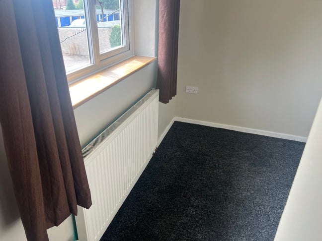 Small bedroom available.  Main Photo