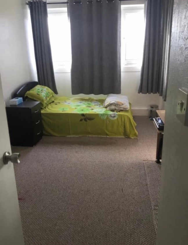 One big double room for one person  Main Photo