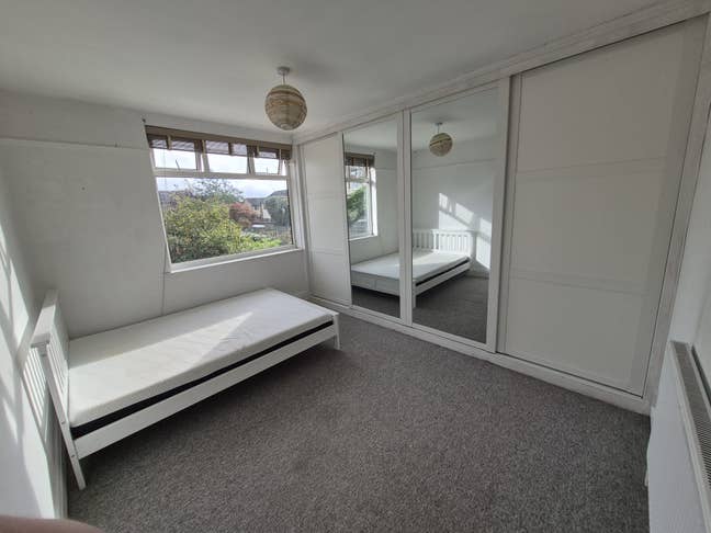 Lovely bright room with garden view St George Main Photo