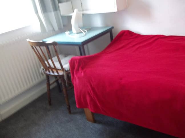 Room , clean and newly decorated ,for rent Main Photo