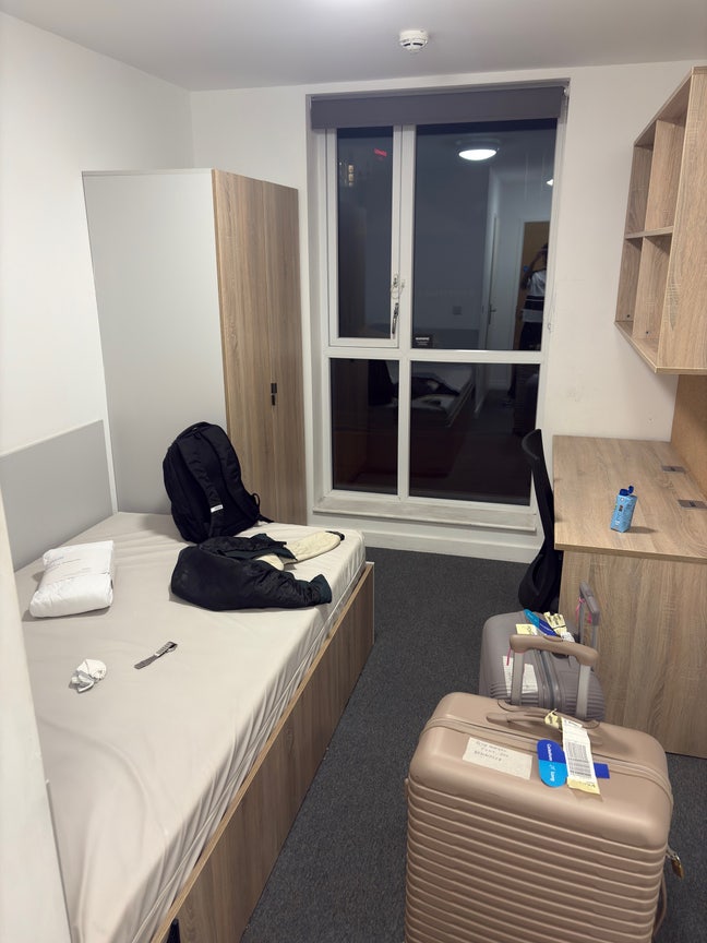 Private ensuite room available for students Main Photo