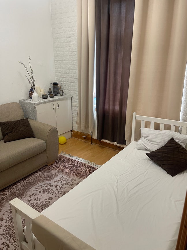 Amazing furnished separate room available females  Main Photo