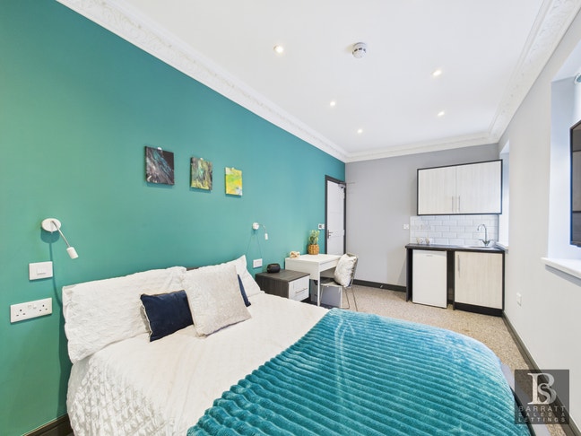 🏡 JUST 3 rooms left - kitchenettes - Slough 🔥☄️ Main Photo