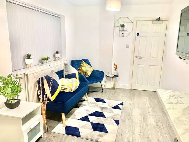 🏡 Stylish Double Room Bills Included & Available  Main Photo