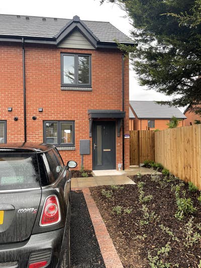 Room available now Main Photo