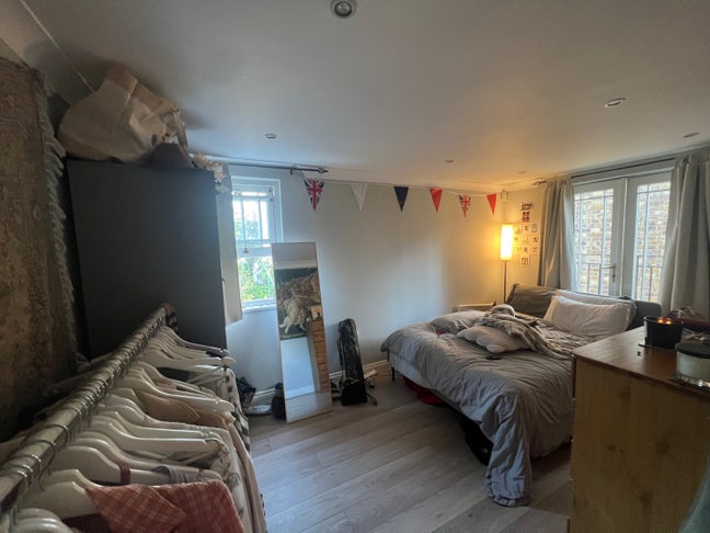Large Room in Spacious Bright Flat Main Photo