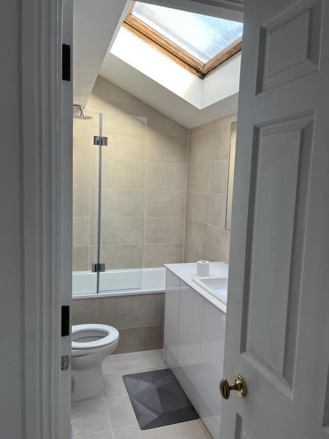 Beautiful room/s (1 ensuite) in Warwick Ave Mews Main Photo