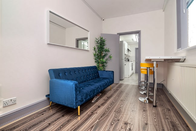 Large Double Room in Friendly House Share Main Photo