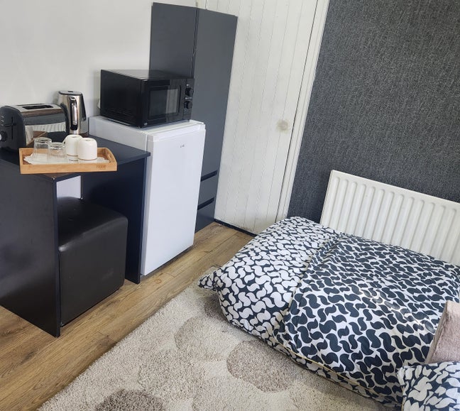 Private Ensuite Room Available  Main Photo