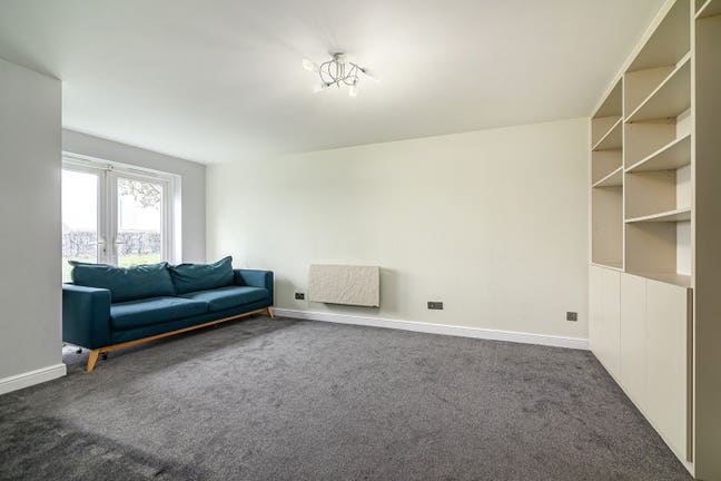 2 Bed Flat for Rent out Main Photo