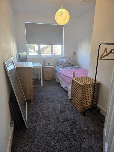 Fully furnished single bedroom in 1st floor shared Main Photo