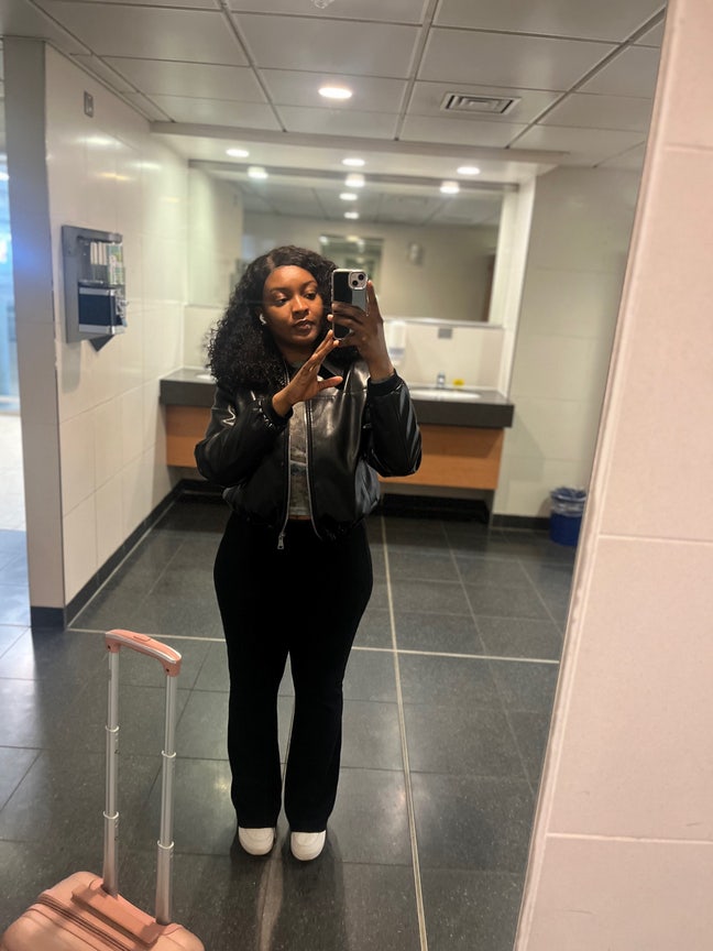 I am a 25 year old female . I am looking for ... Main Photo