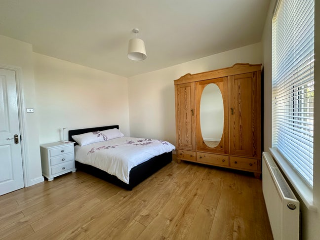 1 room available! cleaner, all bills incl, parking Main Photo