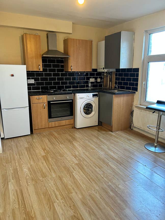 ** Bright 1 Bedroom Flat in Luton Town Centre ** Main Photo