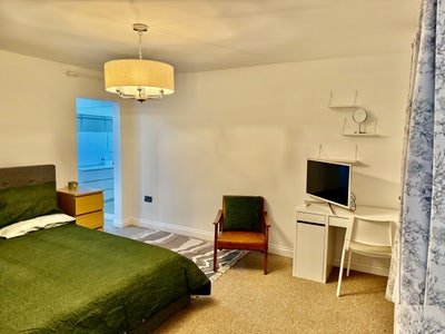 Extra large room with walk in wardrobe in Winton Main Photo