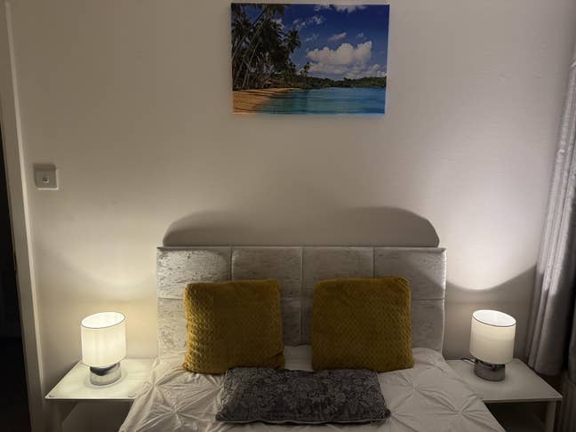Double Bedroom available now  Main Photo