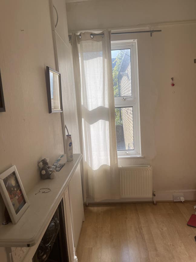 Single Room in Family Home ( Bills & Meal incl.) Main Photo