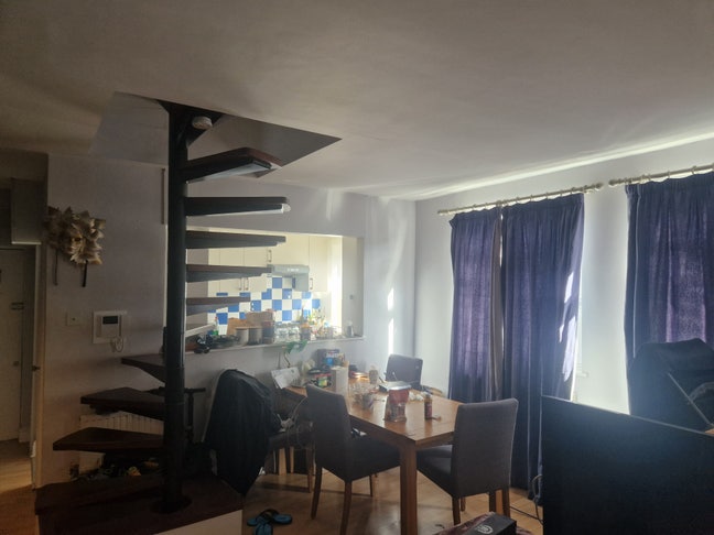 Top floor flat in great area Main Photo
