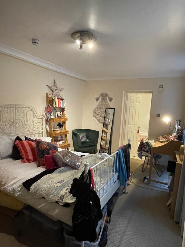 Spacious Ensuite Double Room Main Photo