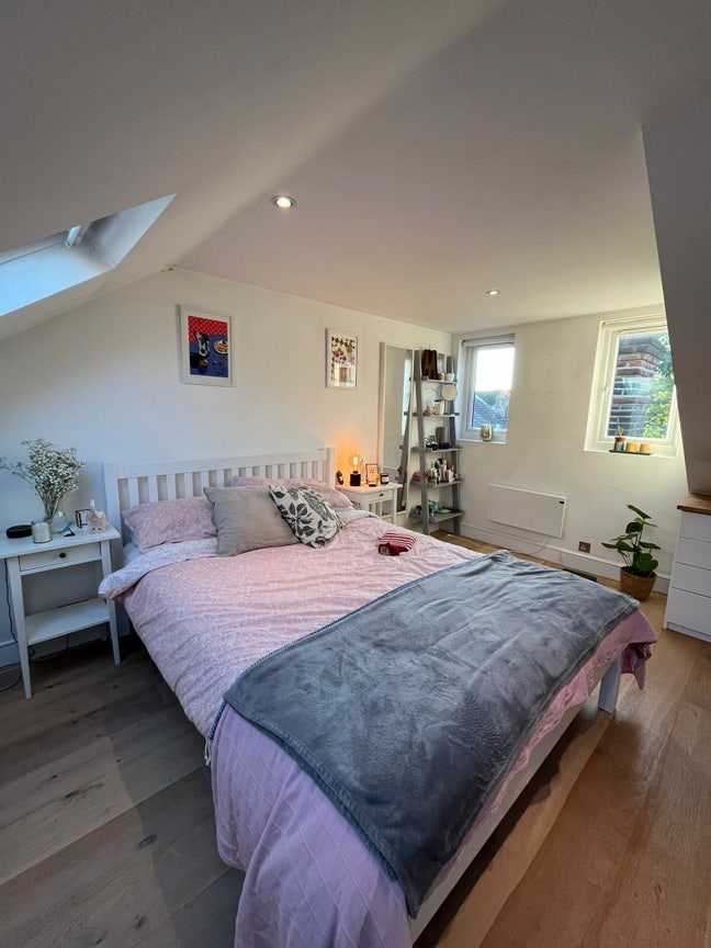 Lovely Room Available in Brixton From 1st November Main Photo