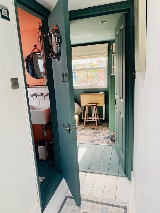 Snug single room - prof female - Mon - Fri Main Photo